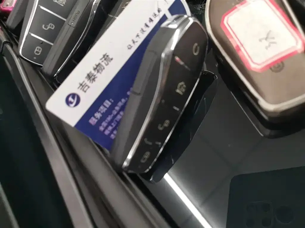 BYD L DM-i — фото 9