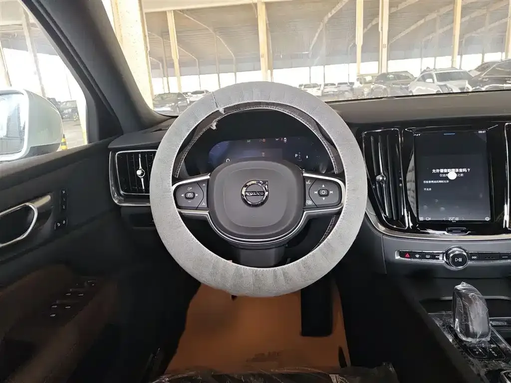 Volvo S60 2025 из CN, фото 2