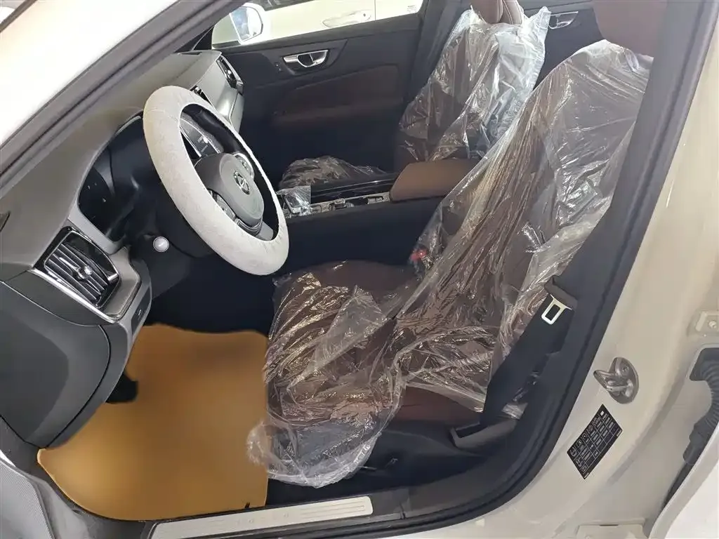 Volvo S60 2025 из CN, фото 6