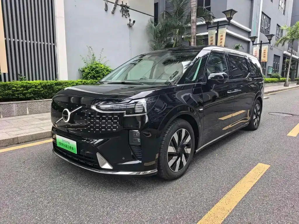 Volvo EM90
