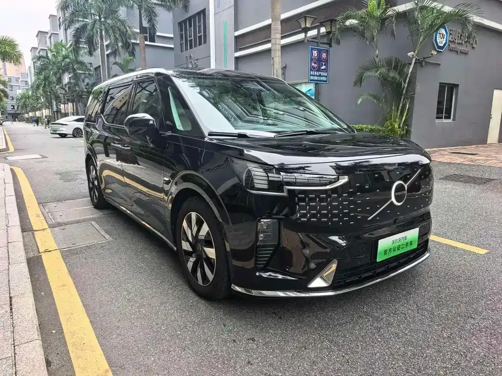Volvo EM90 2024 из CN, фото 3