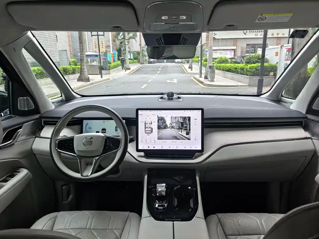 Volvo EM90 2024 из CN, фото 4