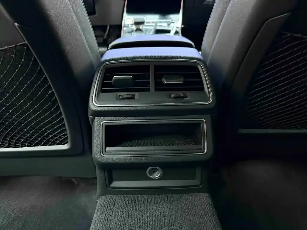 Audi A6L 2021 из CN, фото 6