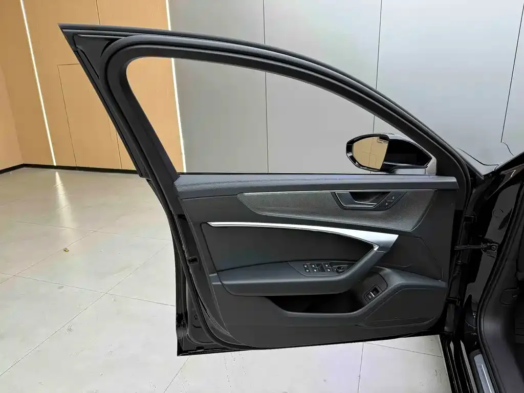 Audi A6L 2021 из CN, фото 8