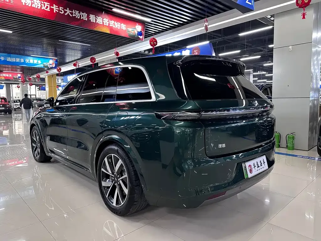 Li Auto L8 — фото 9