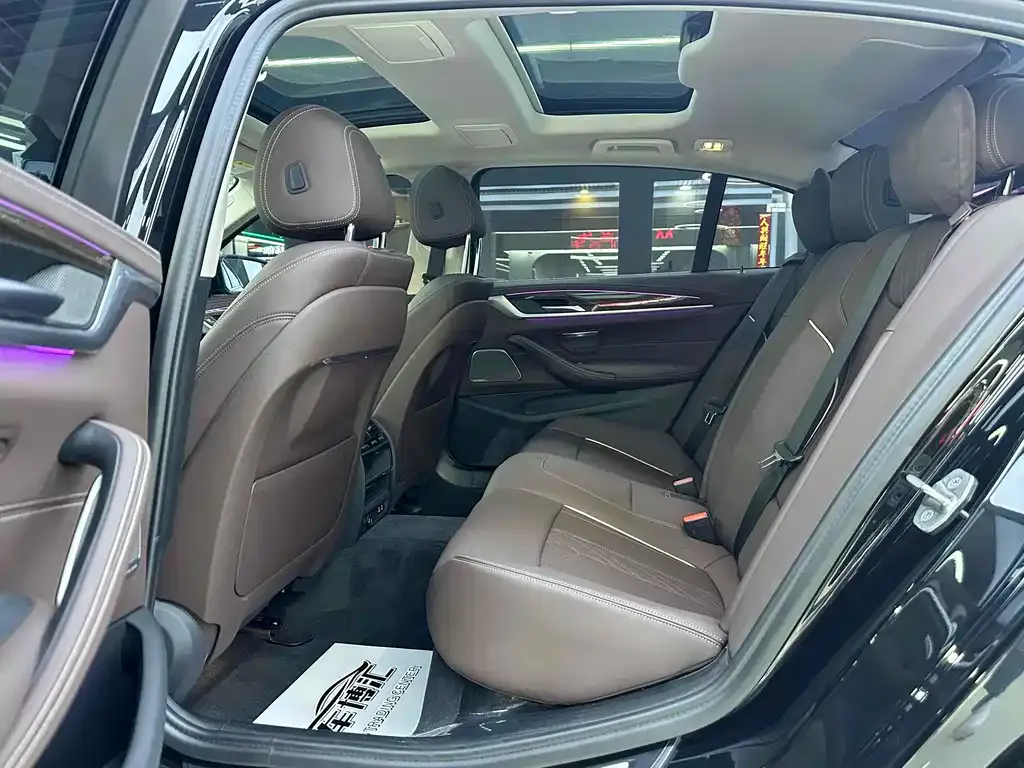 BMW 5 Series — фото 10