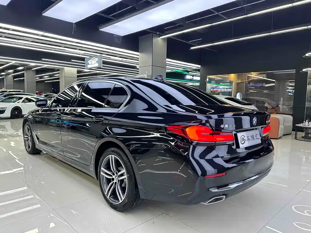 BMW 5 Series — фото 5