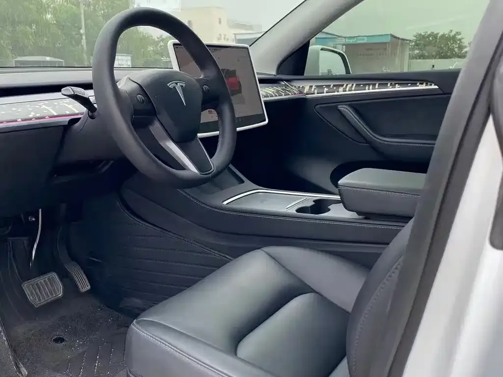Tesla Model Y — фото 4