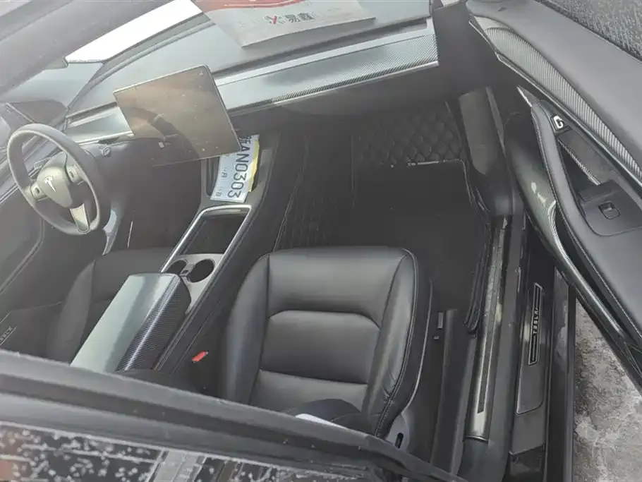 Tesla Model Y — фото 8