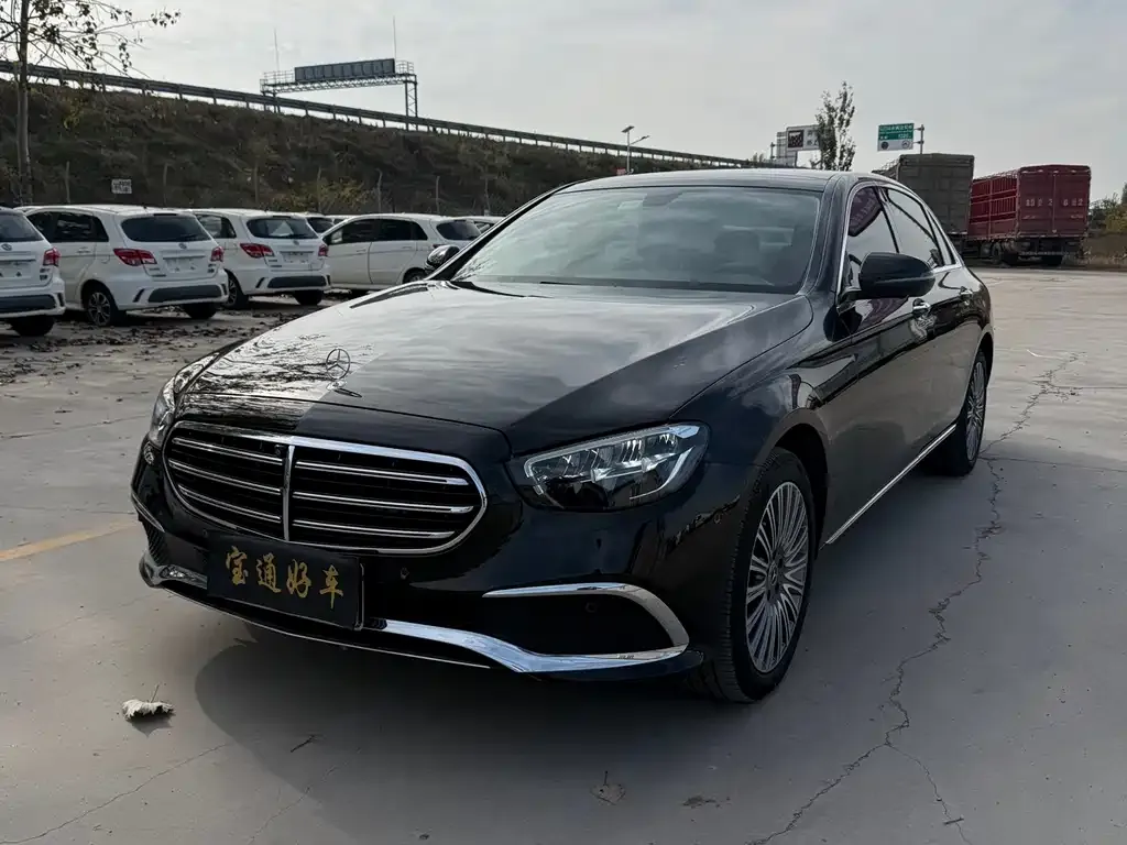 Mercedes-Benz E-Class — фото 1