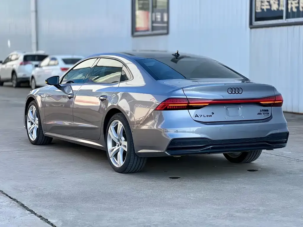 Audi A7L — фото 5