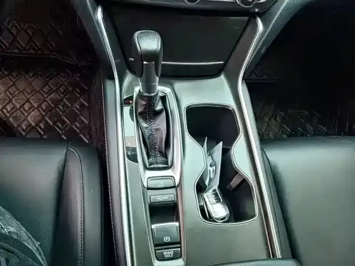 Honda Accord — фото 9