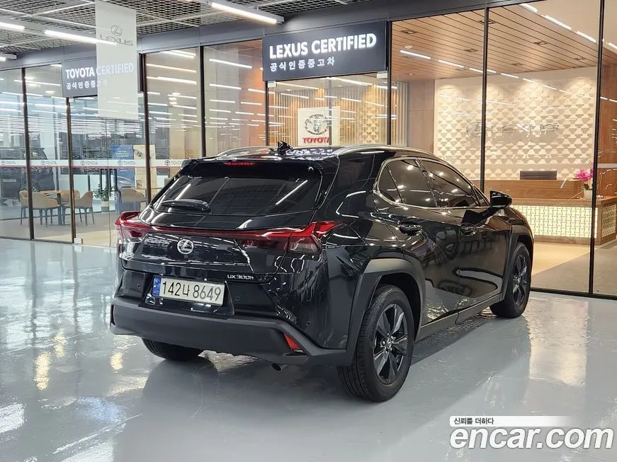 Lexus UX — фото 2