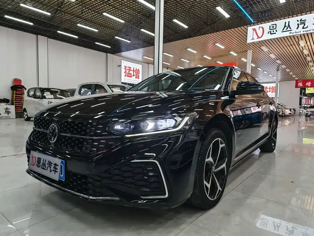 Volkswagen Passat 2023 из CN, фото 1