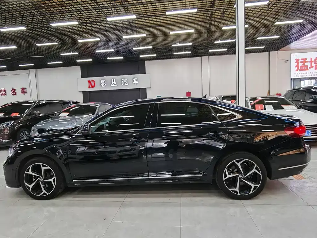 Volkswagen Passat 2023 из CN, фото 10