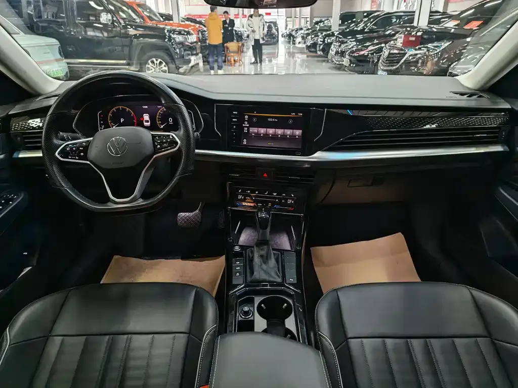 Volkswagen Passat 2023 из CN, фото 5