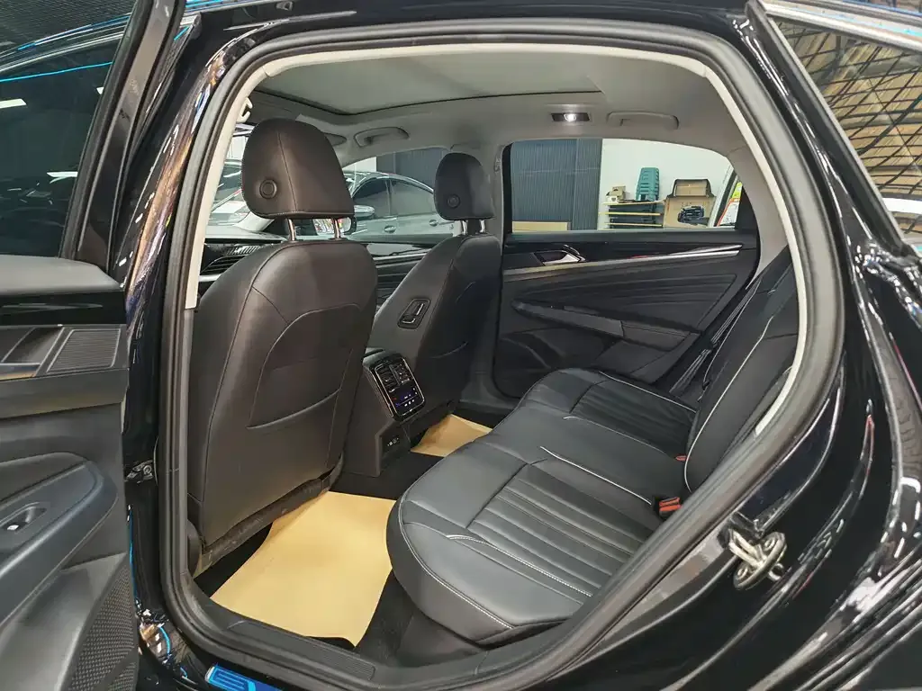 Volkswagen Passat 2023 из CN, фото 6