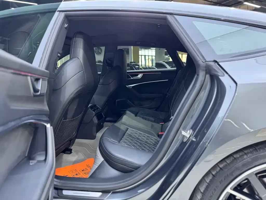 Audi A7 2023 из CN, фото 8