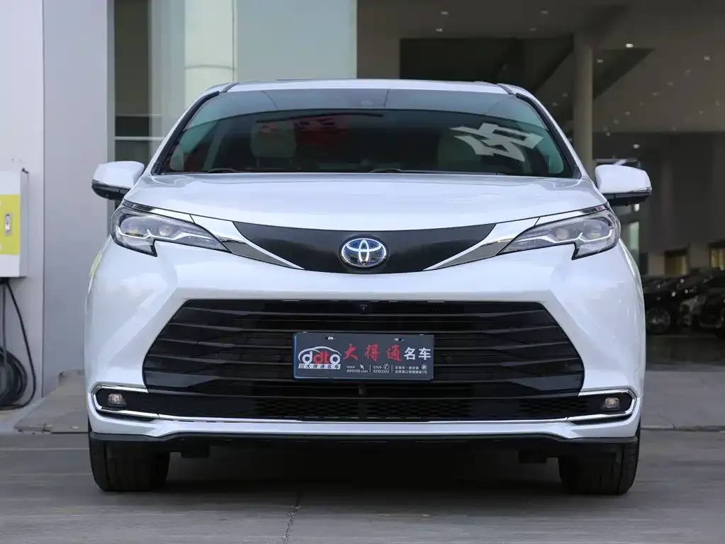 Toyota Sienna 2022 из CN, фото 2