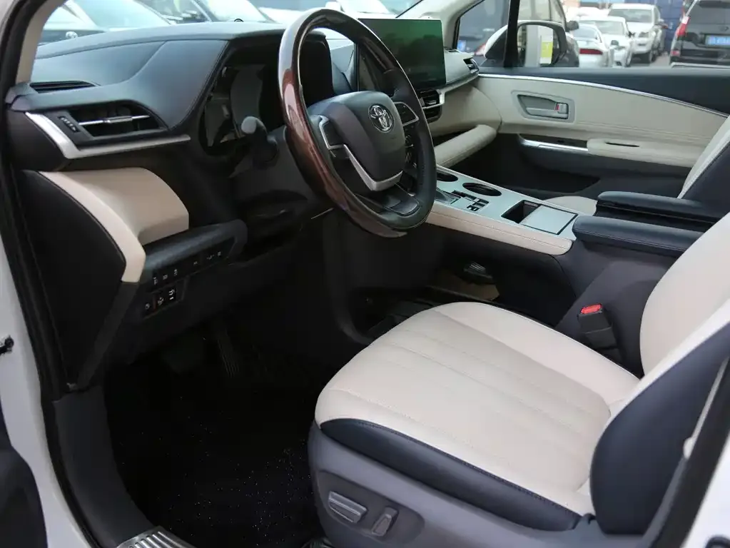 Toyota Sienna 2022 из CN, фото 3