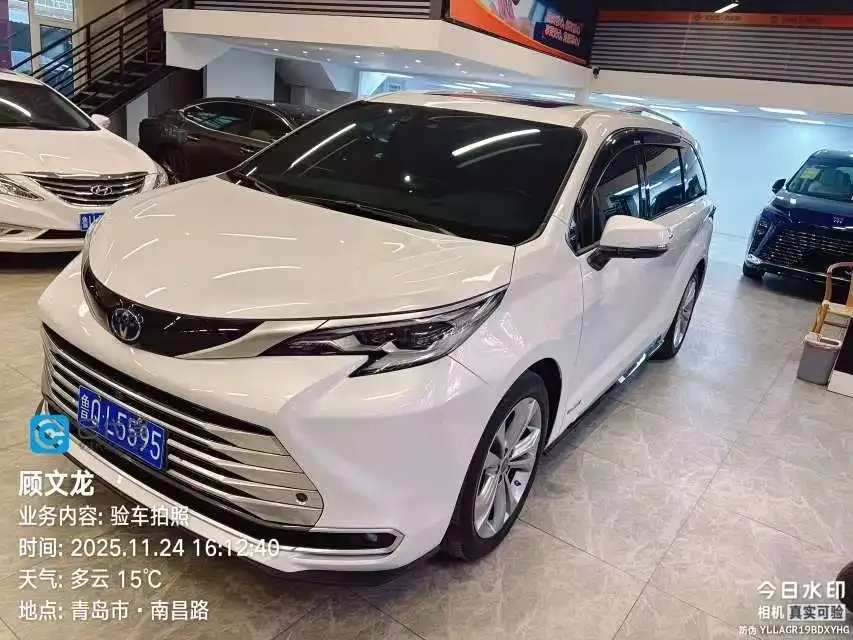Toyota Sienna 2023 из CN, фото 1
