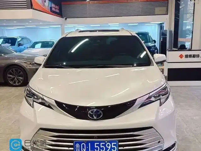 Toyota Sienna 2023 из CN, фото 2