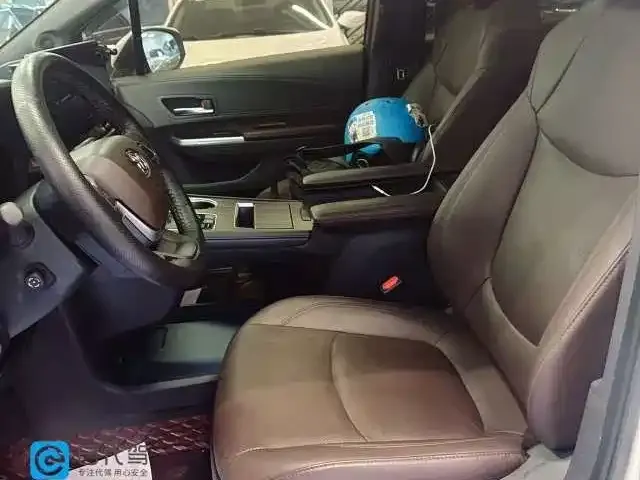 Toyota Sienna 2023 из CN, фото 3