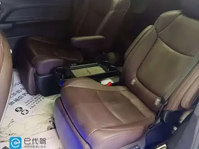 Toyota Sienna 2023 из CN, фото 4