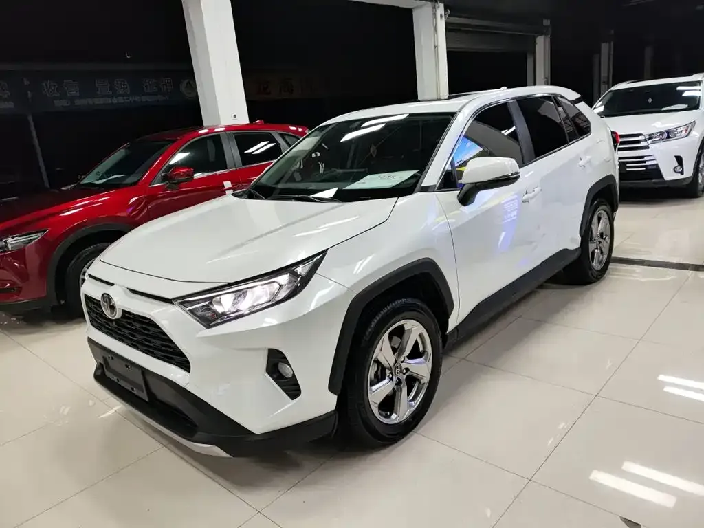 Toyota RAV4 2022 из CN, фото 1