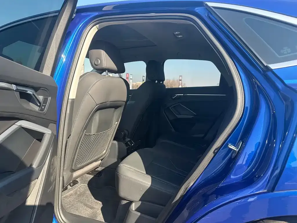 Audi Q3 2021 из CN, фото 5