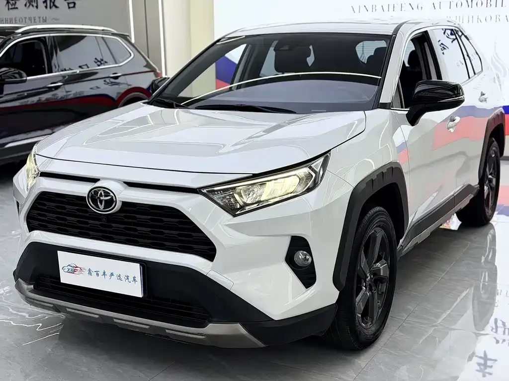 Toyota RAV4 2023 из CN, фото 1