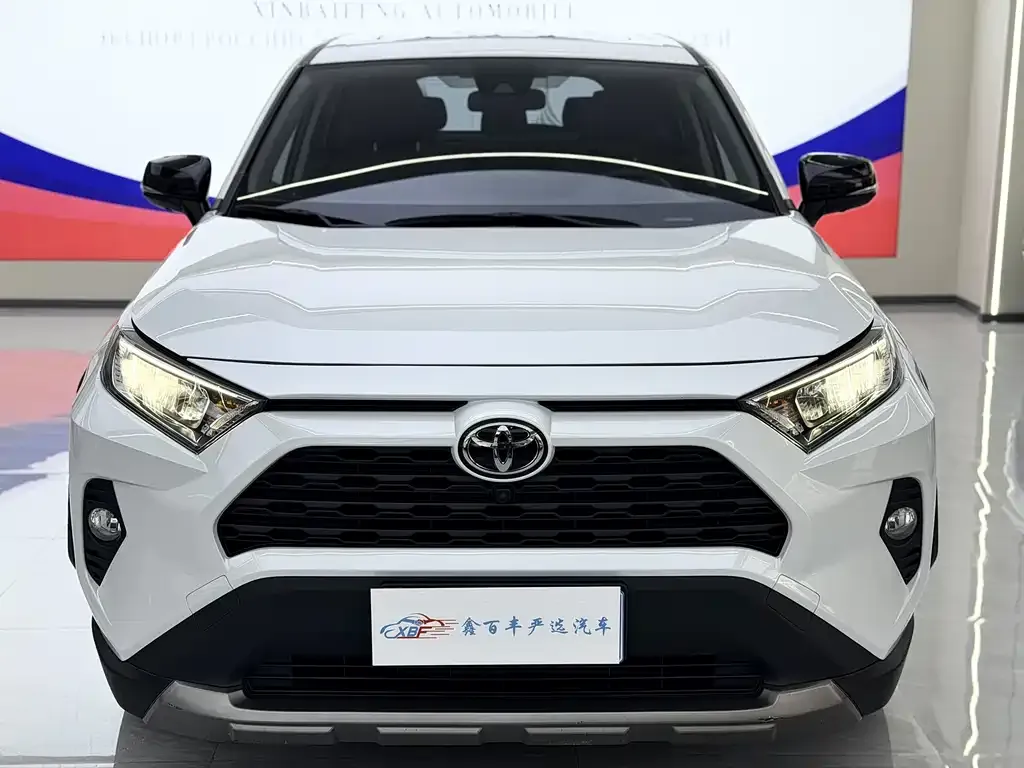 Toyota RAV4 2023 из CN, фото 2