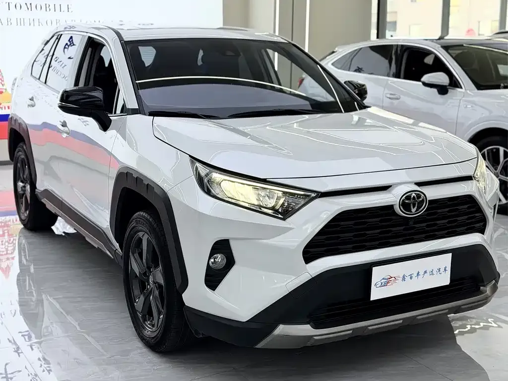 Toyota RAV4 2023 из CN, фото 3