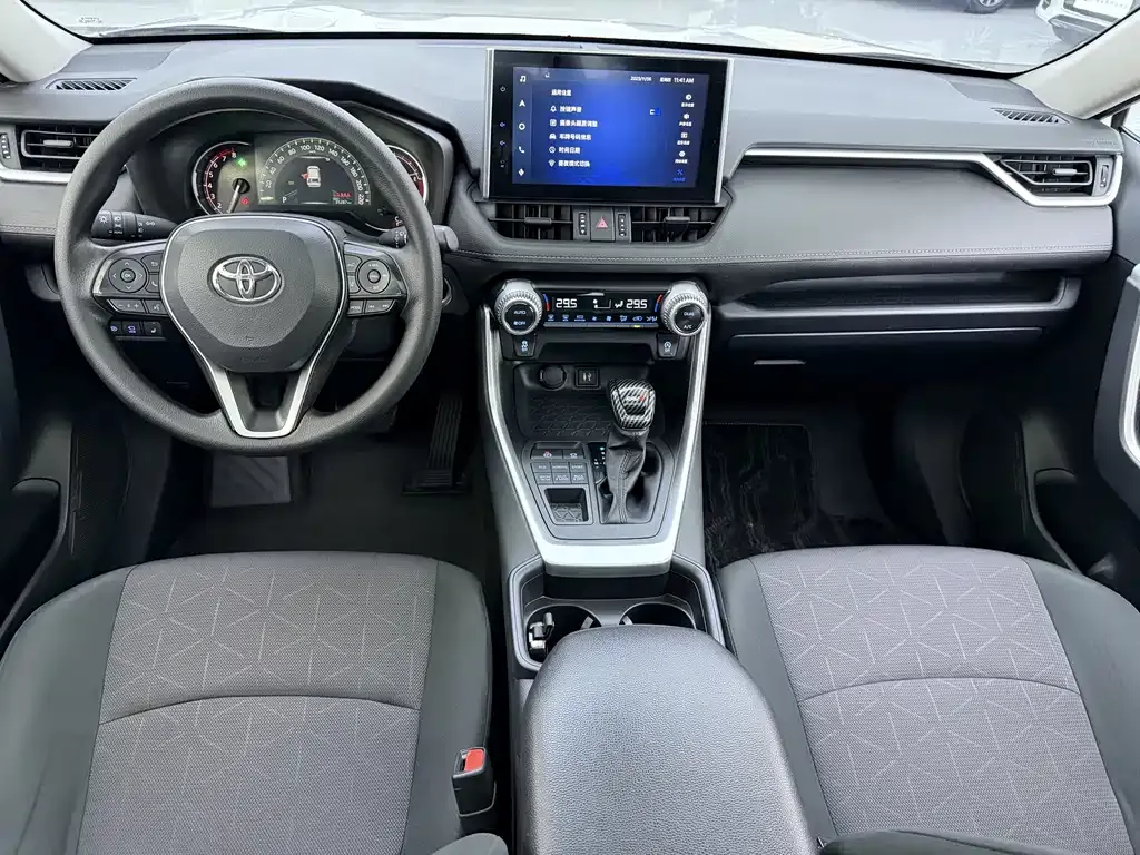 Toyota RAV4 2023 из CN, фото 5