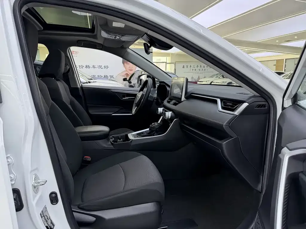 Toyota RAV4 2023 из CN, фото 6