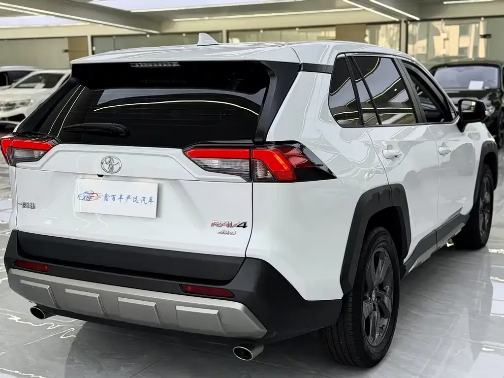 Toyota RAV4 2023 из CN, фото 8