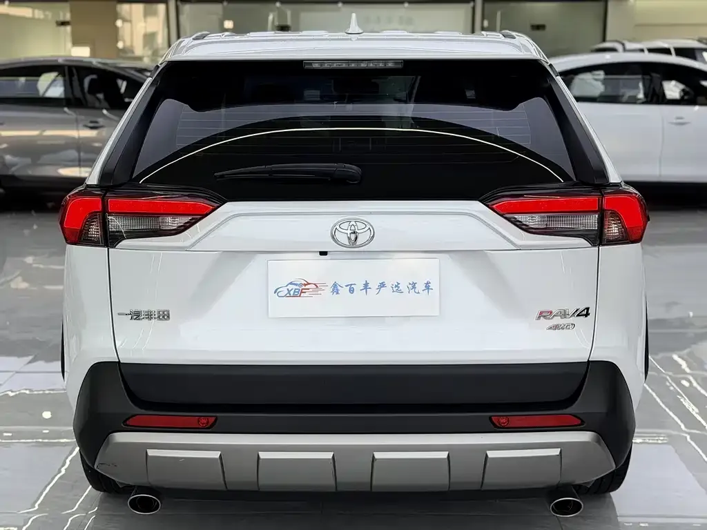 Toyota RAV4 2023 из CN, фото 9
