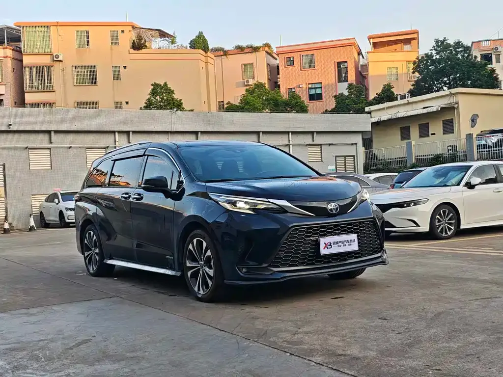 Toyota Granvia 2023 из CN, фото 3
