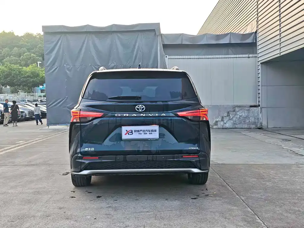 Toyota Granvia 2023 из CN, фото 5