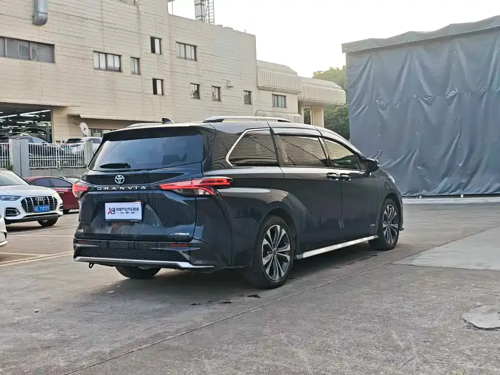 Toyota Granvia 2023 из CN, фото 6