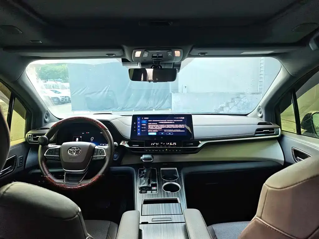 Toyota Granvia 2023 из CN, фото 9