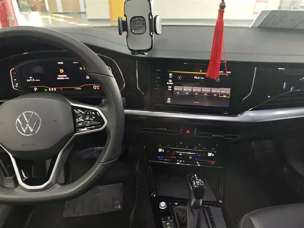 Volkswagen Passat 2023 из CN, фото 10