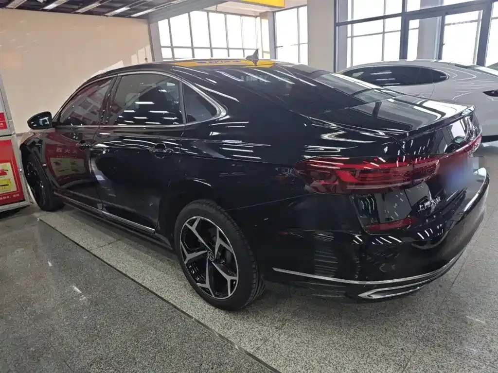 Volkswagen Passat 2023 из CN, фото 5