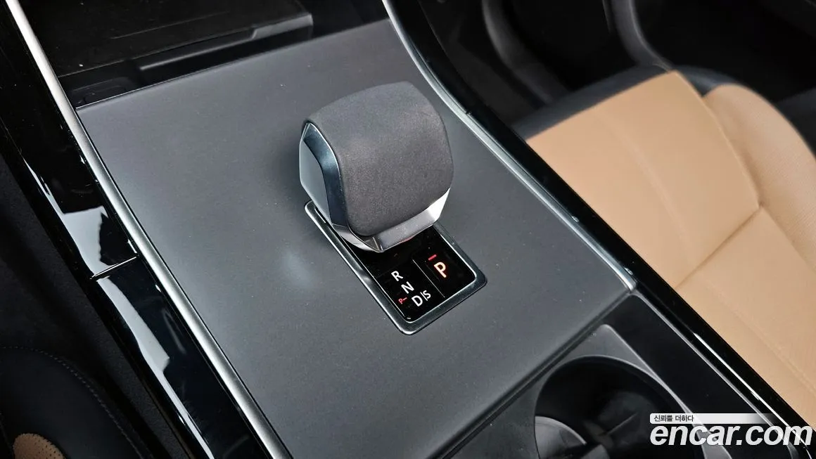 Land Rover Range Rover Velar 2025 из KR, фото 9