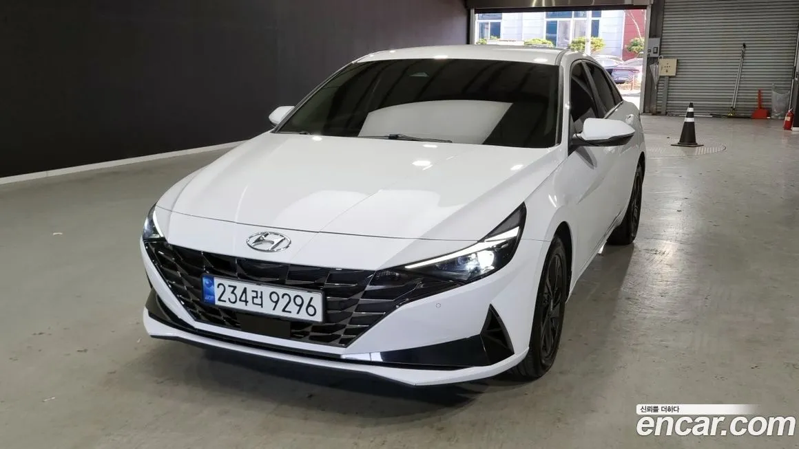 Hyundai AVANTE — фото 1