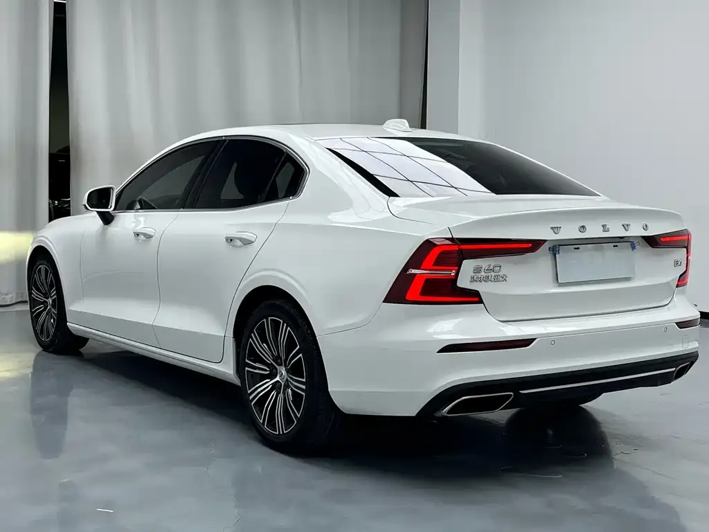 Volvo S60 2022 из CN, фото 4