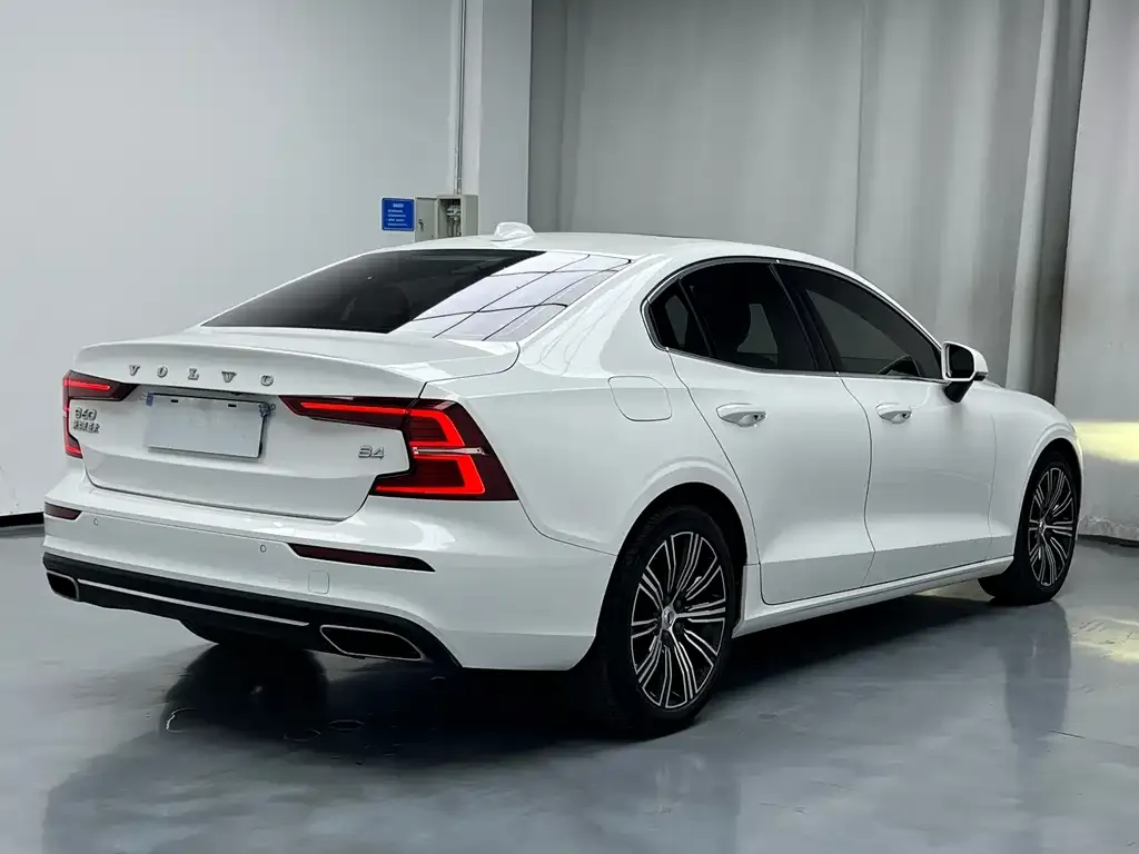 Volvo S60 2022 из CN, фото 6