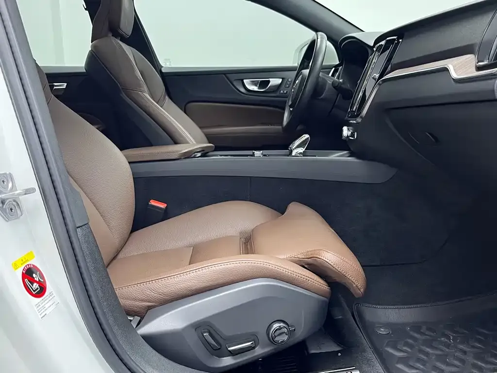 Volvo S60 2022 из CN, фото 9