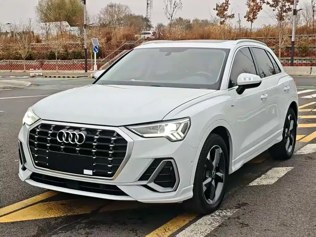 Audi Q3 — фото 1