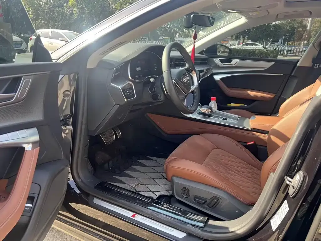 Audi A7L 2024 из CN, фото 4